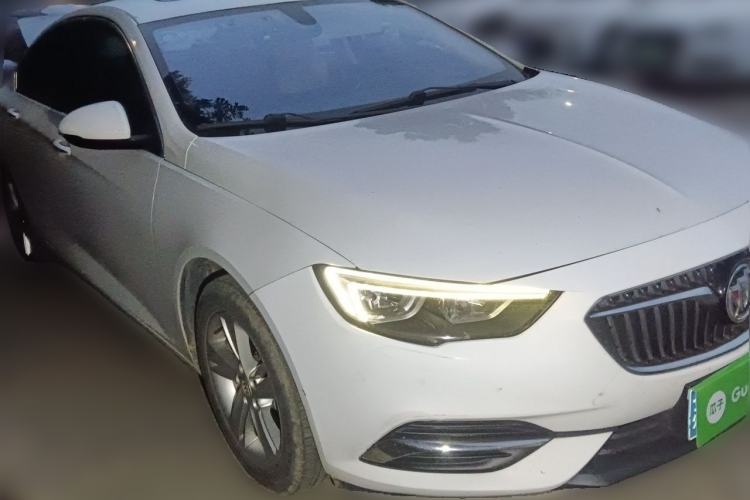 Used Buick Regal 2017 20T Elite Edition Front Right 45 Deg