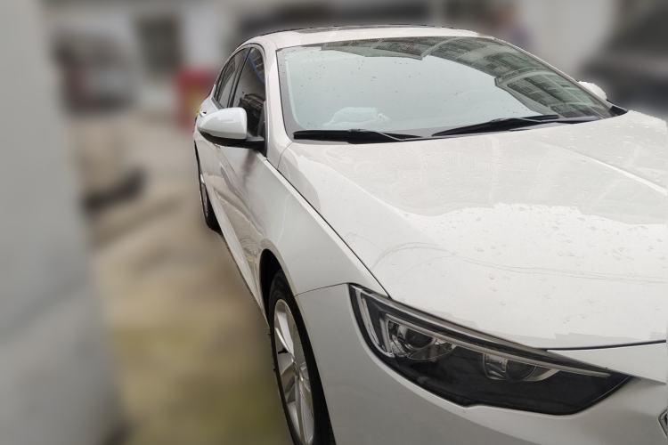 Used Buick Regal 2017 20T Elite Edition Front Right 45 Deg
