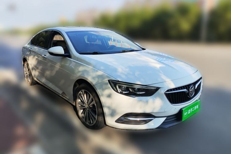 Used Buick Regal 2017 28T Luxury Edition Front Right 45 Deg