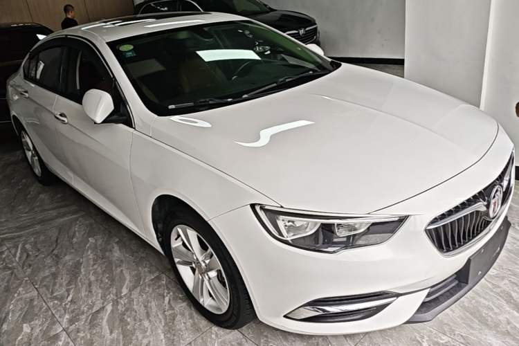 Used Buick Regal 2017 20T Elite Edition Front Right 45 Deg