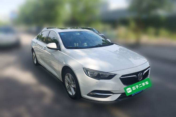 Used Buick Regal 2017 20T Elite Edition Front Right 45 Deg