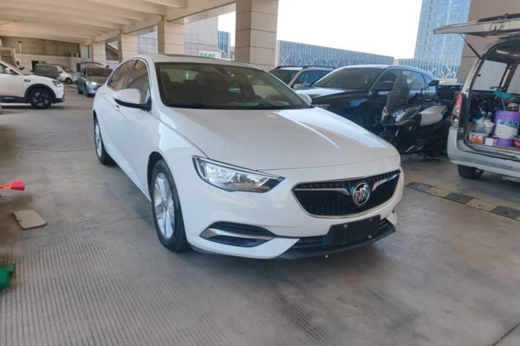 Used Buick Regal 2017 20T Elite Edition Front Right 45 Deg