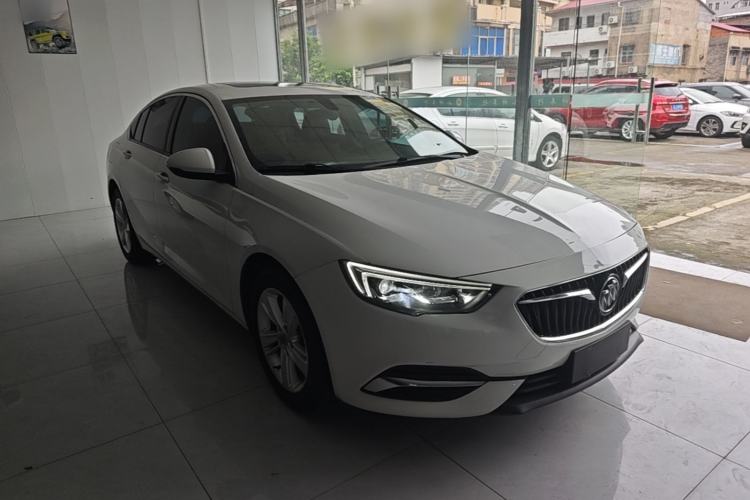 Used Buick Regal 2017 20T Elite Edition Front Right 45 Deg