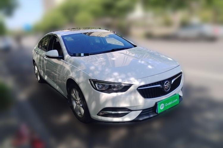Used Buick Regal 2017 20T Elite Edition Front Right 45 Deg