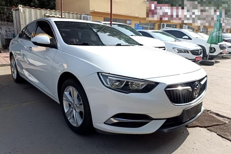 Used Buick Regal 2017 20T Elite Edition Front Right 45 Deg