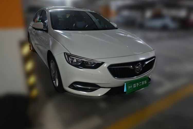 Used Buick Regal 2017 20T Elite Edition Front Right 45 Deg
