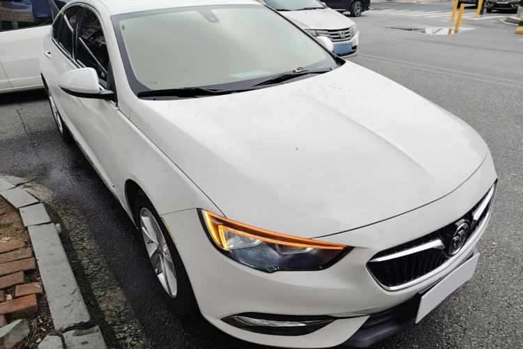Used Buick Regal 2017 20T Elite Edition Front Right 45 Deg