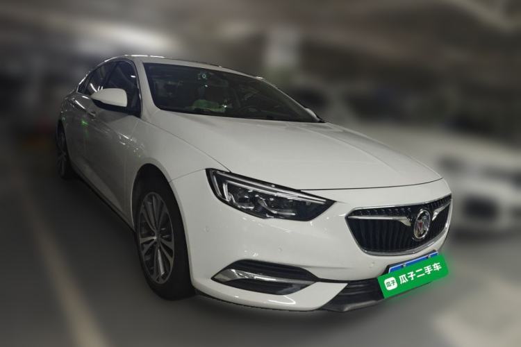 Used Buick Regal 2017 28T Luxury Edition Front Right 45 Deg