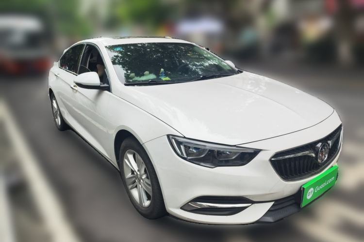 Used Buick Regal 2017 20T Elite Edition Front Right 45 Deg