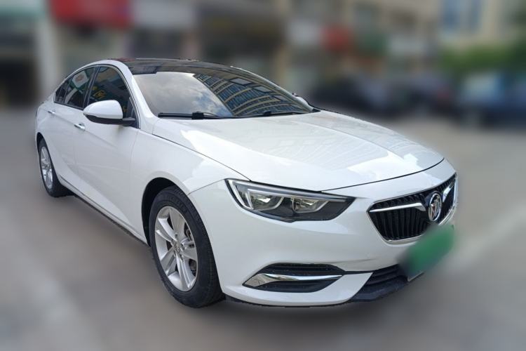 Used Buick Regal 2017 20T Elite Edition Front Right 45 Deg