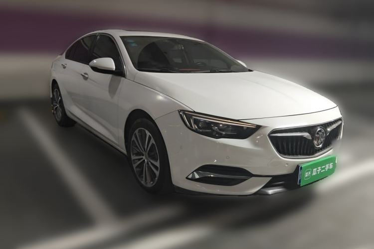 Used Buick Regal 2017 28T Luxury Edition Front Right 45 Deg