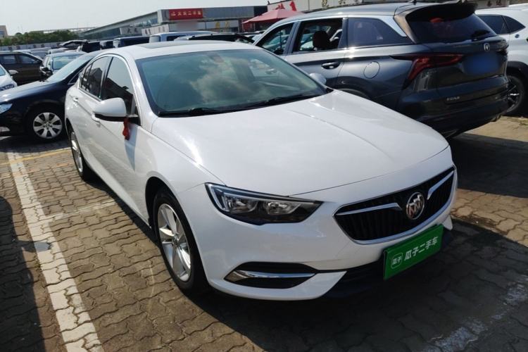 Used Buick Regal 2017 20T Elite Edition Front Right 45 Deg
