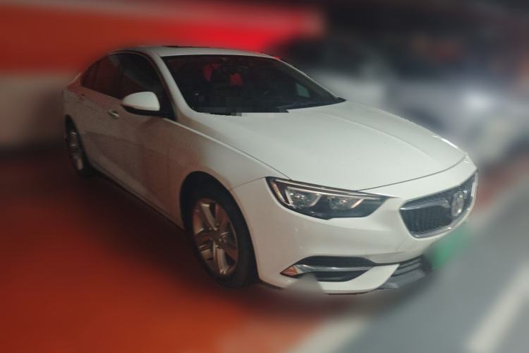 Used Buick Regal 2017 20T Elite Edition Front Right 45 Deg