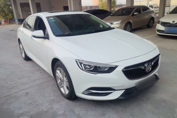 Used Buick Regal 2017 20T Elite Edition Front Right 45 Deg