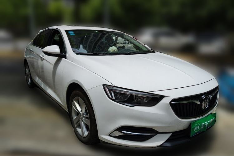 Used Buick Regal 2017 20T Elite Edition Front Right 45 Deg
