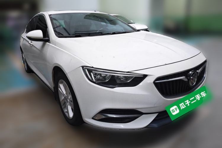 Used Buick Regal 2017 20T Elite Edition Front Right 45 Deg