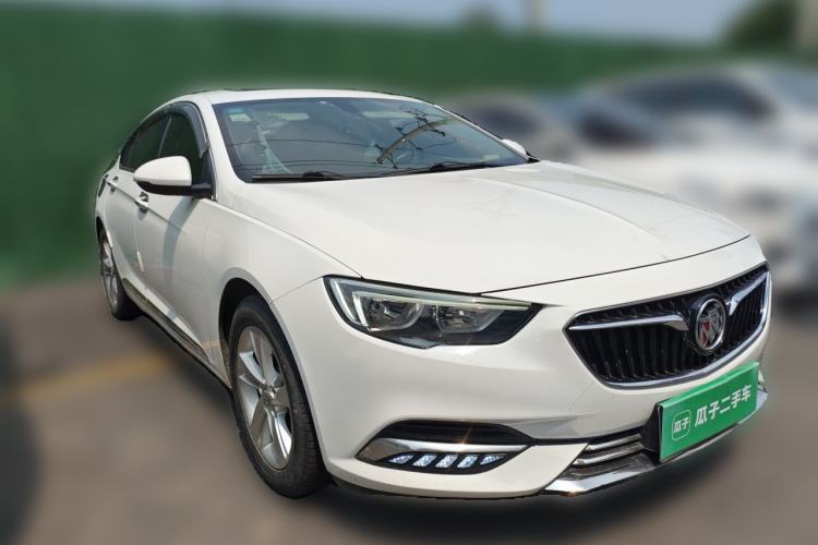 Used Buick Regal 2017 20T Elite Edition Front Right 45 Deg