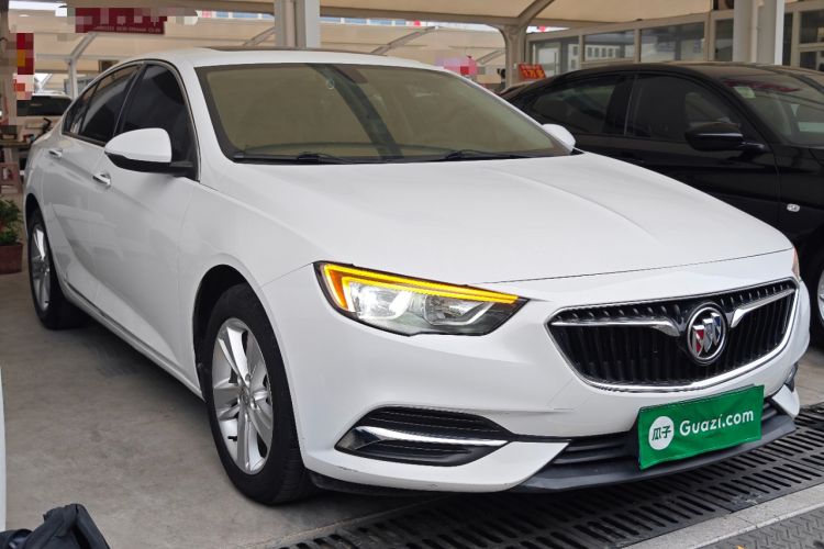 Used Buick Regal 2017 20T Elite Edition Front Right 45 Deg