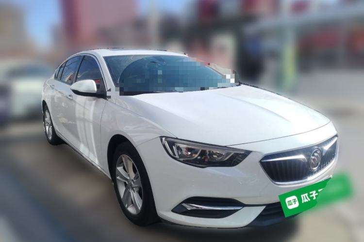 Used Buick Regal 2017 20T Elite Edition Front Right 45 Deg