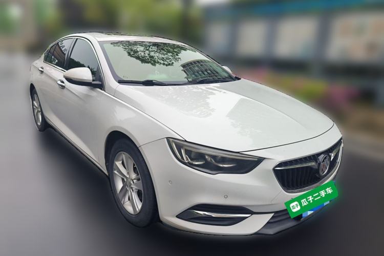 Used Buick Regal 2017 20T Luxury Model Front Right 45 Deg