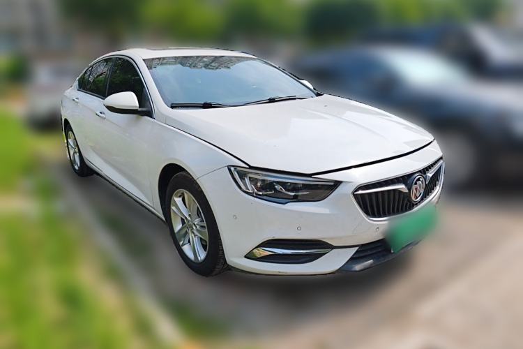 Used Buick Regal 2017 20T Luxury Model Front Right 45 Deg