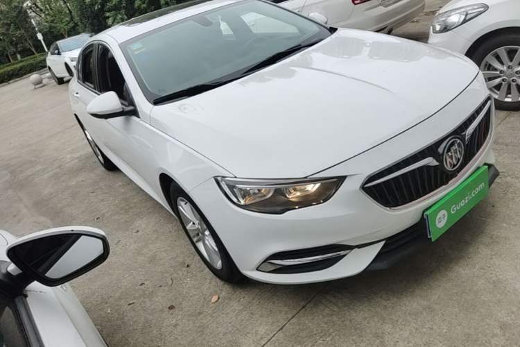Used Buick Regal 2017 20T Elite Edition Front Right 45 Deg