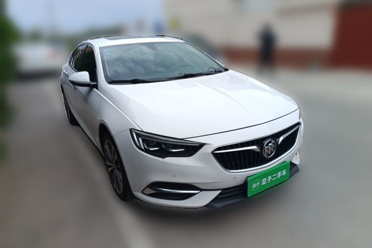 Used Buick Regal 2017 28T Luxury Edition Front Right 45 Deg