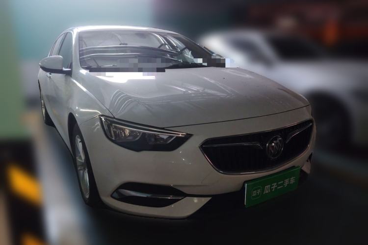 Used Buick Regal 2017 20T Elite Edition Front Right 45 Deg