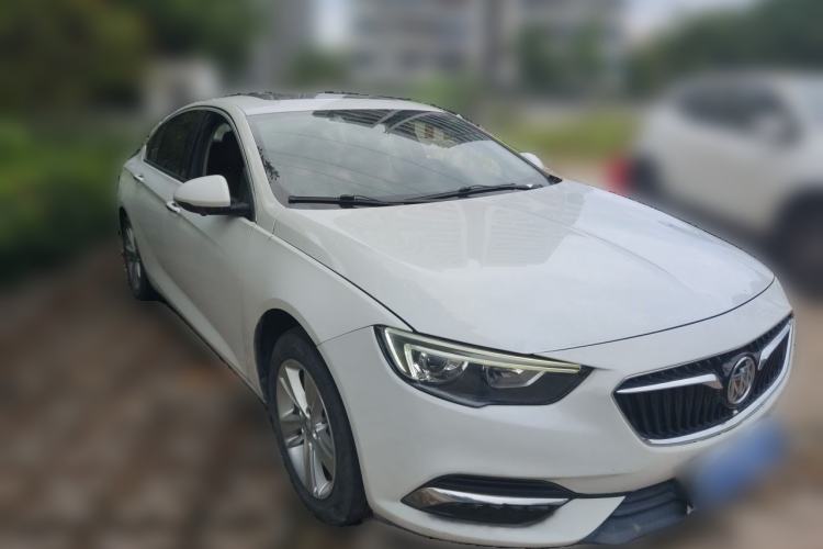 Used Buick Regal 2017 20T Elite Edition Front Right 45 Deg