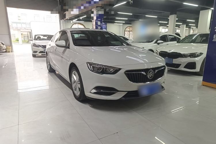 Used Buick Regal 2017 20T Elite Edition Front Right 45 Deg