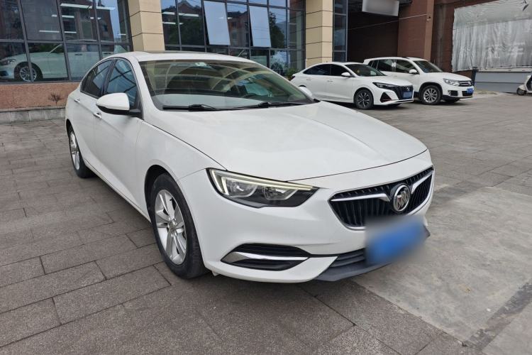 Used Buick Regal 2017 20T Elite Edition Front Right 45 Deg