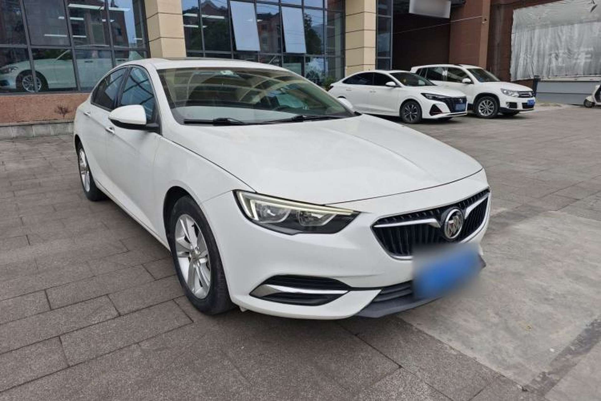Used Buick Regal 2017 20T Elite Edition Front Right 45 Deg