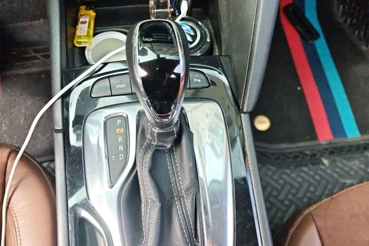 Used Buick Regal 2017 20T Luxury Model Gear Lever