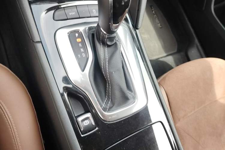 Used Buick Regal 2017 20T Luxury Model Gear Lever