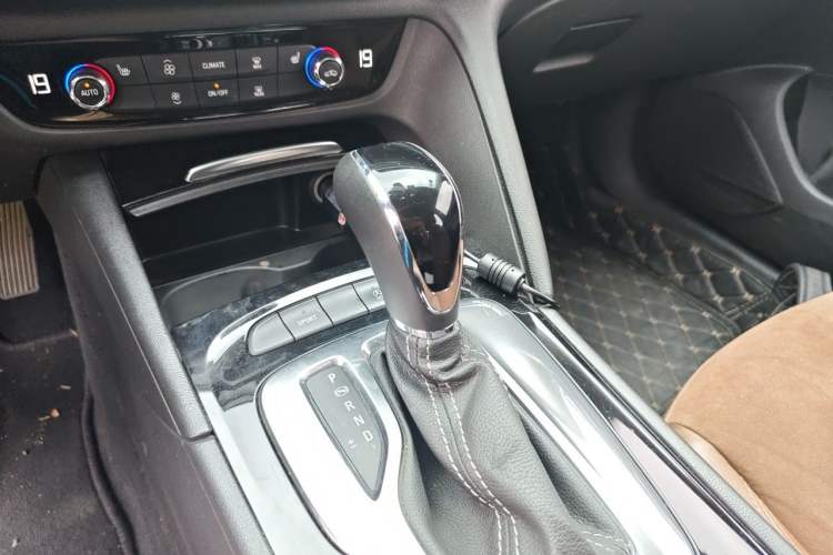 Used Buick Regal 2017 20T Elite Edition Gear Lever