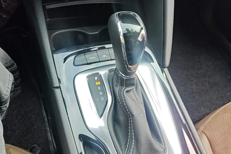 Used Buick Regal 2017 28T Prestige Model Gear Lever