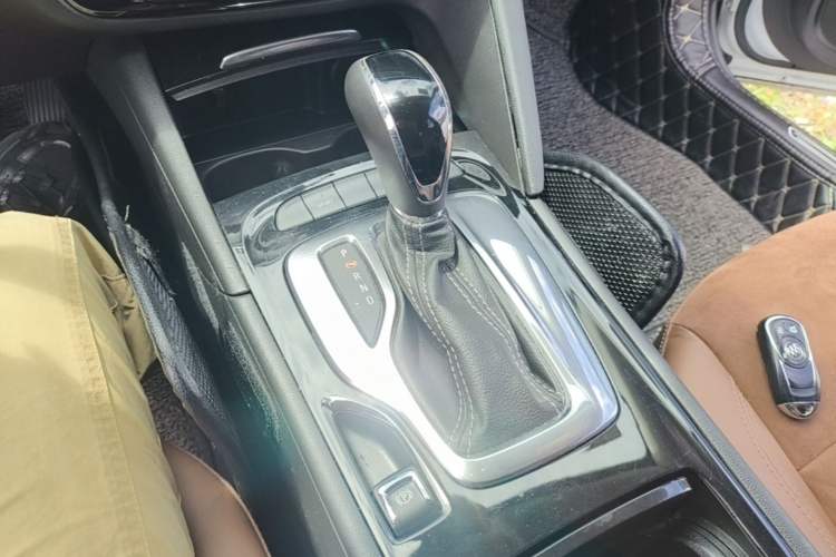 Used Buick Regal 2017 20T Elite Edition Gear Lever