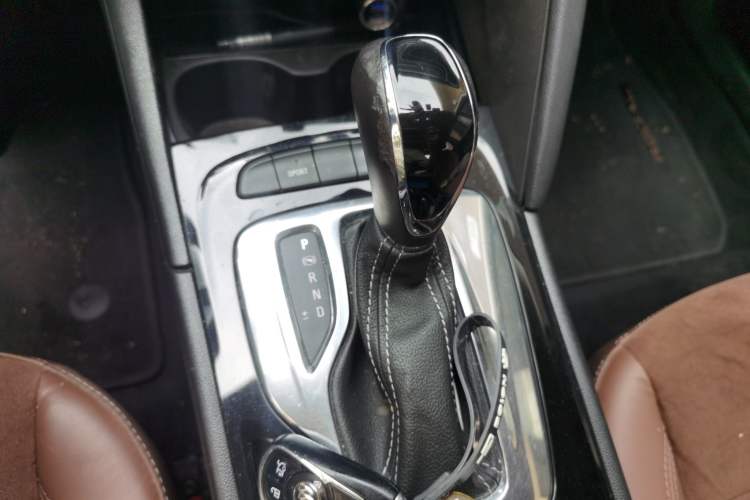 Used Buick Regal 2017 20T Luxury Model Gear Lever