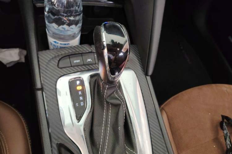 Used Buick Regal 2017 28T Prestige Model Gear Lever