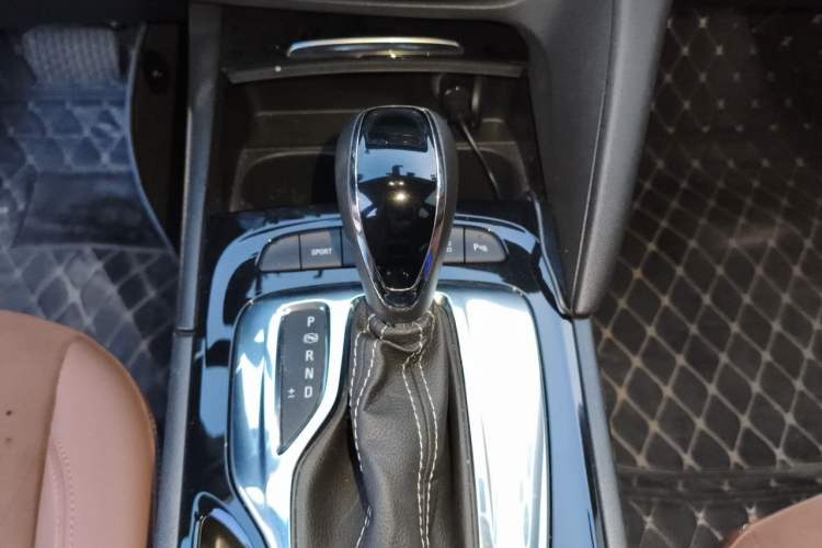 Used Buick Regal 2017 20T Luxury Model Gear Lever
