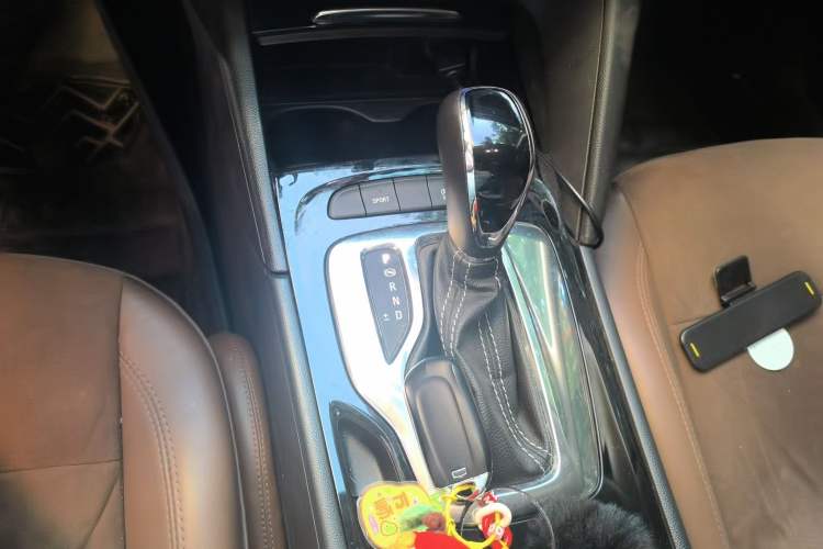 Used Buick Regal 2017 20T Elite Edition Gear Lever