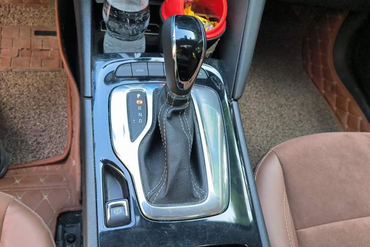 Used Buick Regal 2017 20T Luxury Model Gear Lever