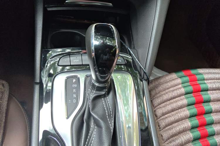 Used Buick Regal 2017 20T Luxury Model Gear Lever