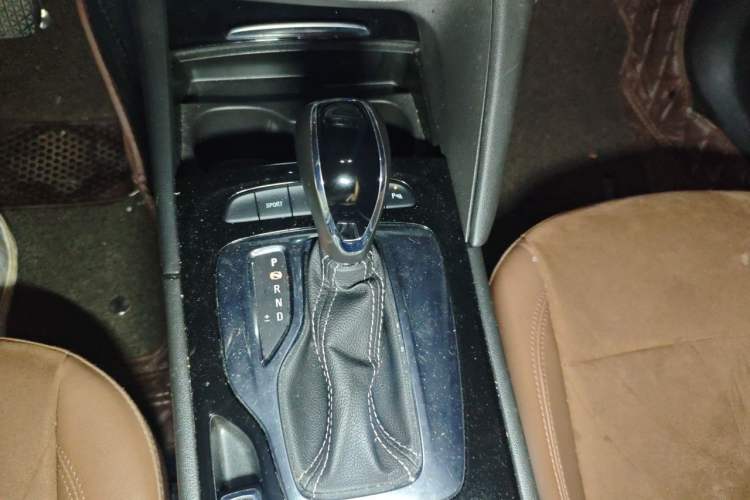 Used Buick Regal 2017 20T Luxury Model Gear Lever
