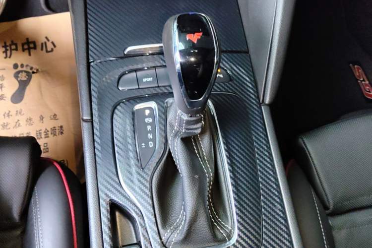 Used Buick Regal 2017 GS 28T Luxury Model Gear Lever