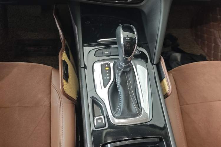 Used Buick Regal 2017 20T Elite Edition Gear Lever