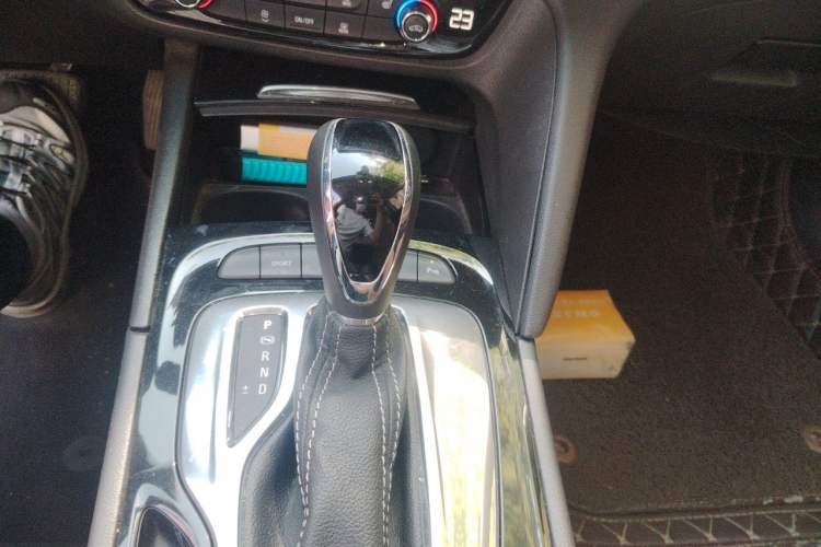 Used Buick Regal 2017 20T Elite Edition Gear Lever