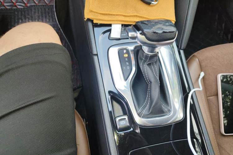 Used Buick Regal 2017 20T Elite Edition Gear Lever