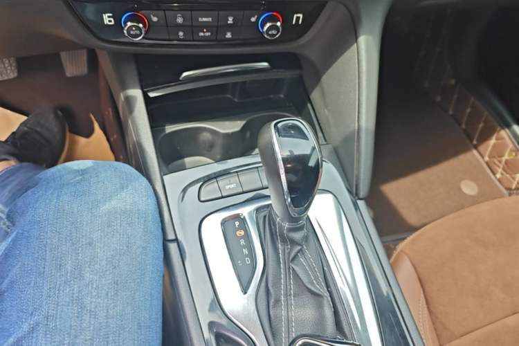 Used Buick Regal 2017 20T Elite Edition Gear Lever