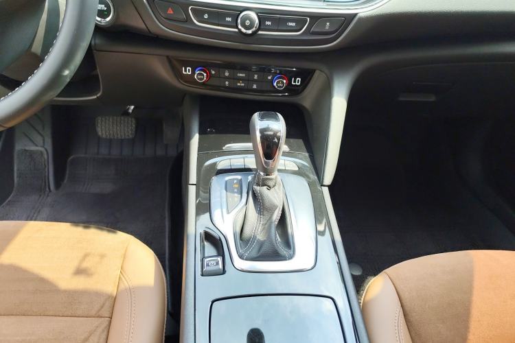 Used Buick Regal 2017 20T Elite Edition Gear Lever